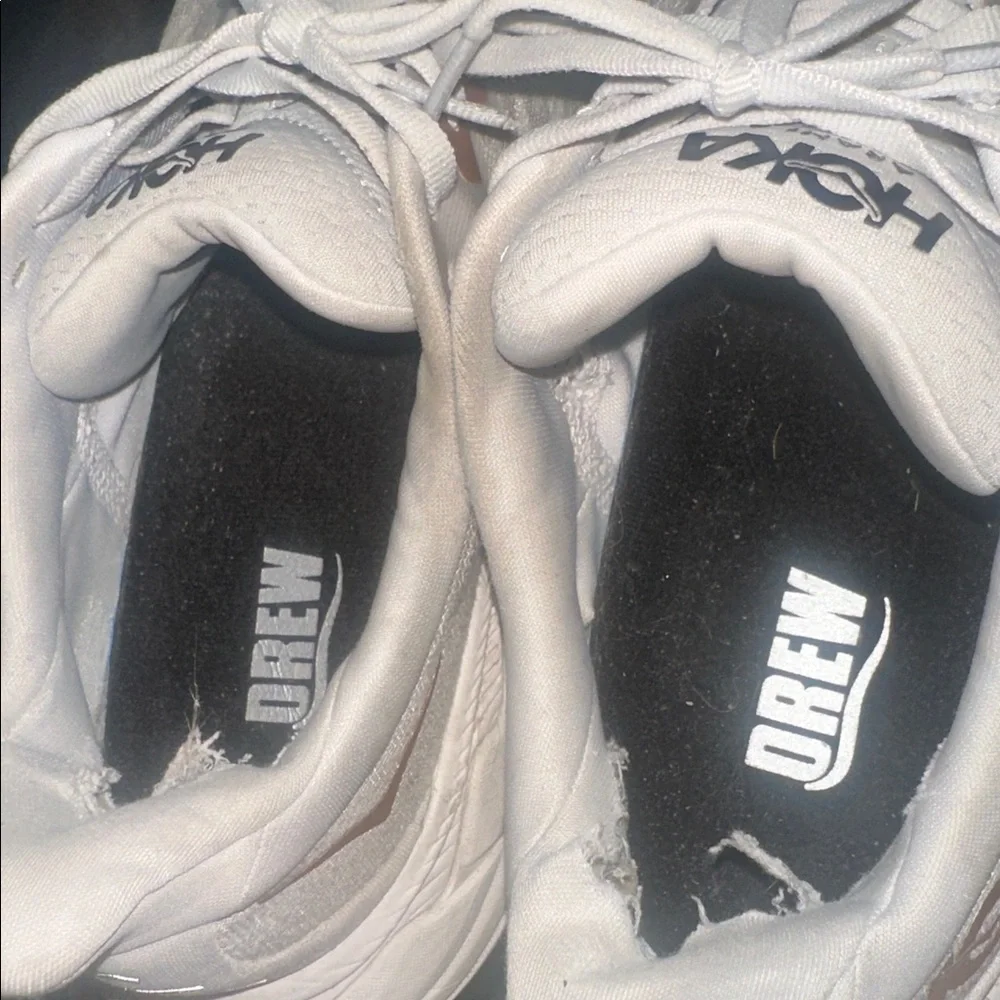Hoka Arahi 6 Women's Cream and Tan Sneakers